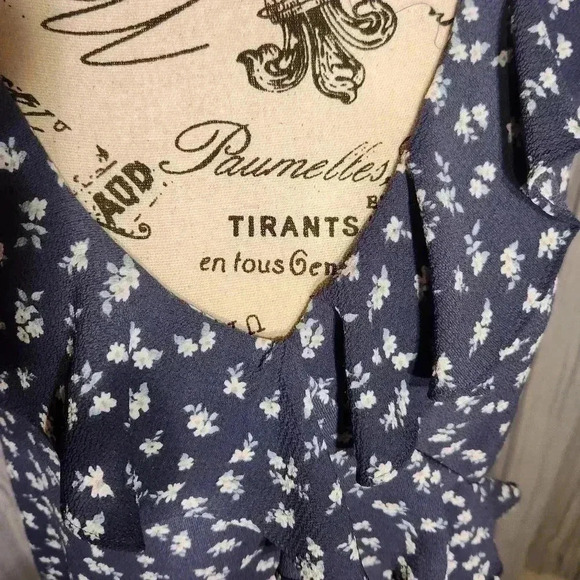 By&By ruffled Blouse, size M - Picture 2 of 10